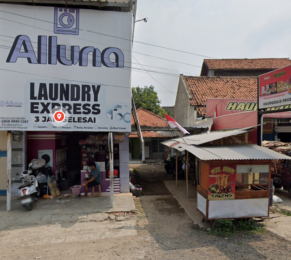 Suasana service center ElService dengan teknisi melayani perbaikan gadget